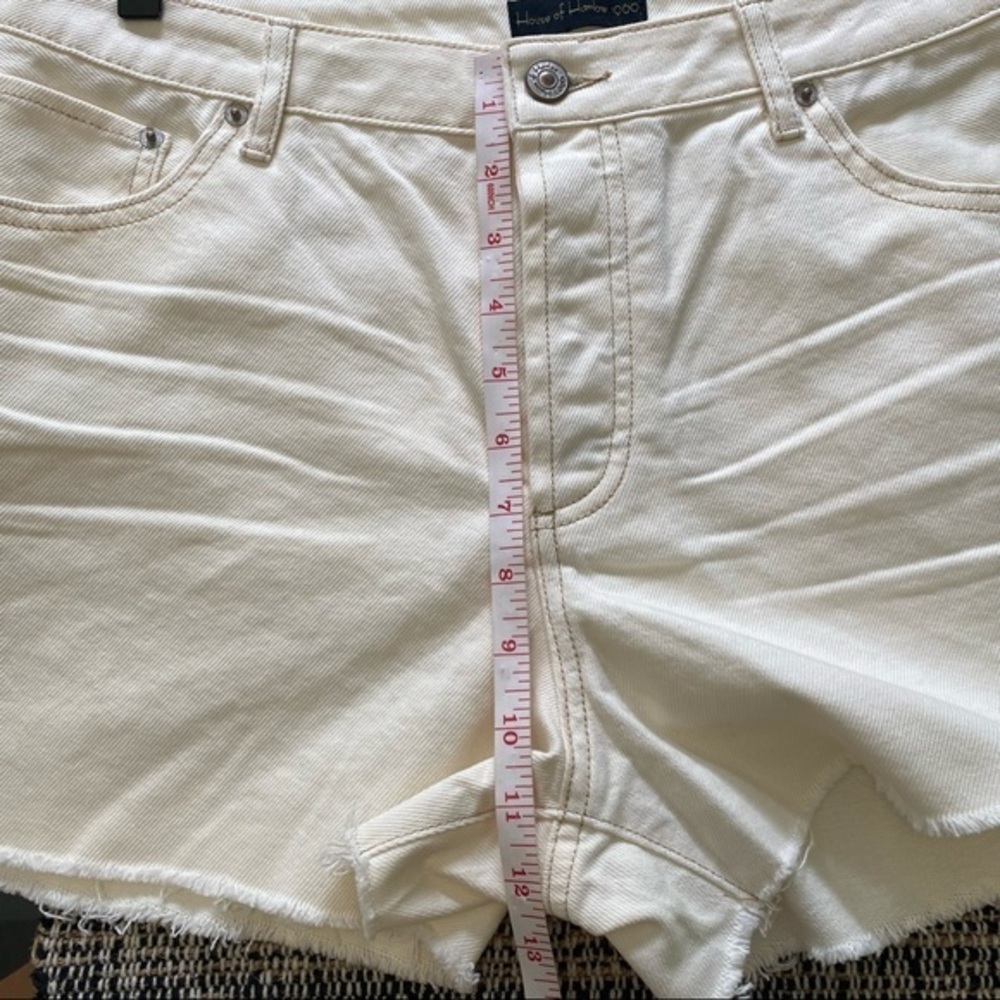 House of Harlow 1960 Cream High Rise Denim Mom Jean Shorts Raw Hem 30 - Picture 13 of 14